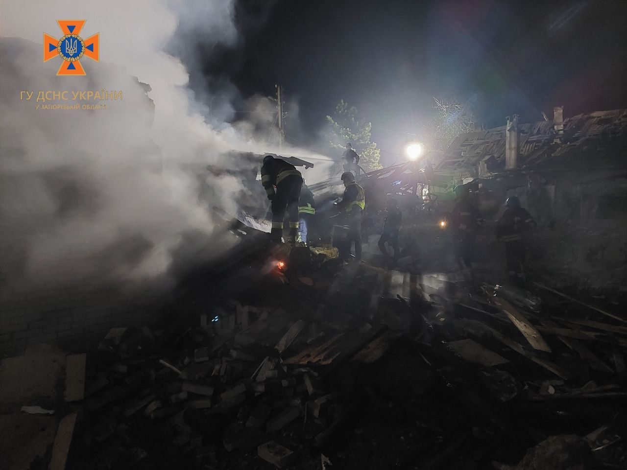 Оккупанты ударили ракетами по частному сектору в Запорожье: погиб отец с 11-летней дочерью - 24 Канал Оккупанты ударили ракетами по частному сектору в Запорожье: погиб отец с 11-летней дочерью - 24 Канал