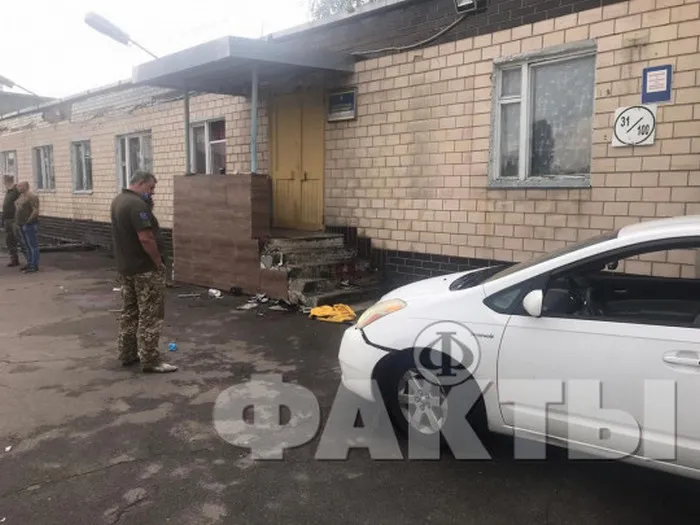 Майор сбил курсанток во дворе Майор сбил курсанток во дворе