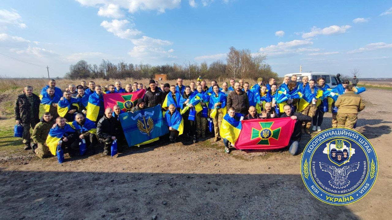 Украина вернула из плена 100 воинов Украина вернула из плена 100 воинов