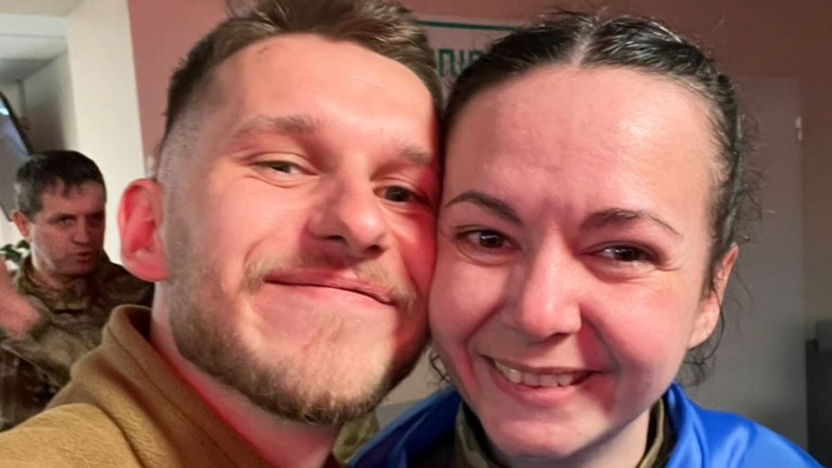 Защитник "Азовстали" "Орест" Казацкий показал чувствительное фото с освобожденной из плена "Навой" - 24 Канал Защитник "Азовстали" "Орест" Казацкий показал чувствительное фото с освобожденной из плена "Навой" - 24 Канал