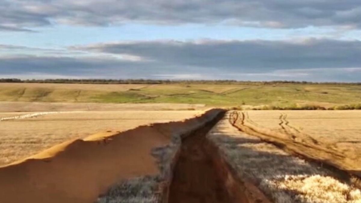 Росіяни вирили 70 кілометровий окоп на Запоріжжі Росіяни вирили 70 кілометровий окоп на Запоріжжі