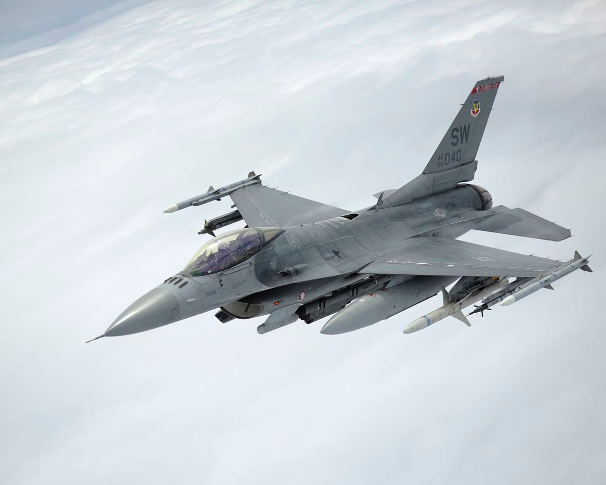 Сначала Украине должны предоставить МиГи-29, а затем F-16
