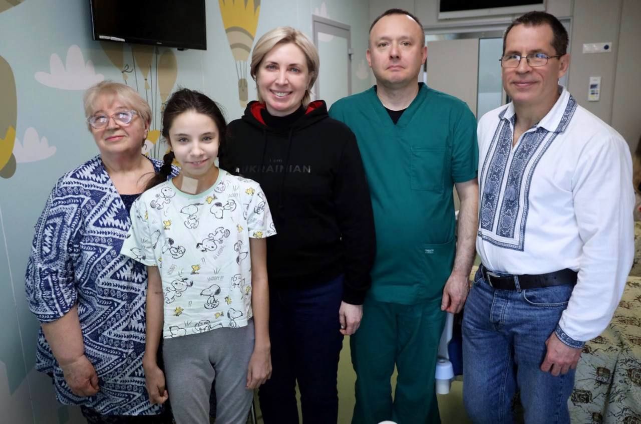 Воспитывает только бабушка: врачи бесплатно прооперировали сбежавшую от войны 12-летнюю Настю - 24 Канал