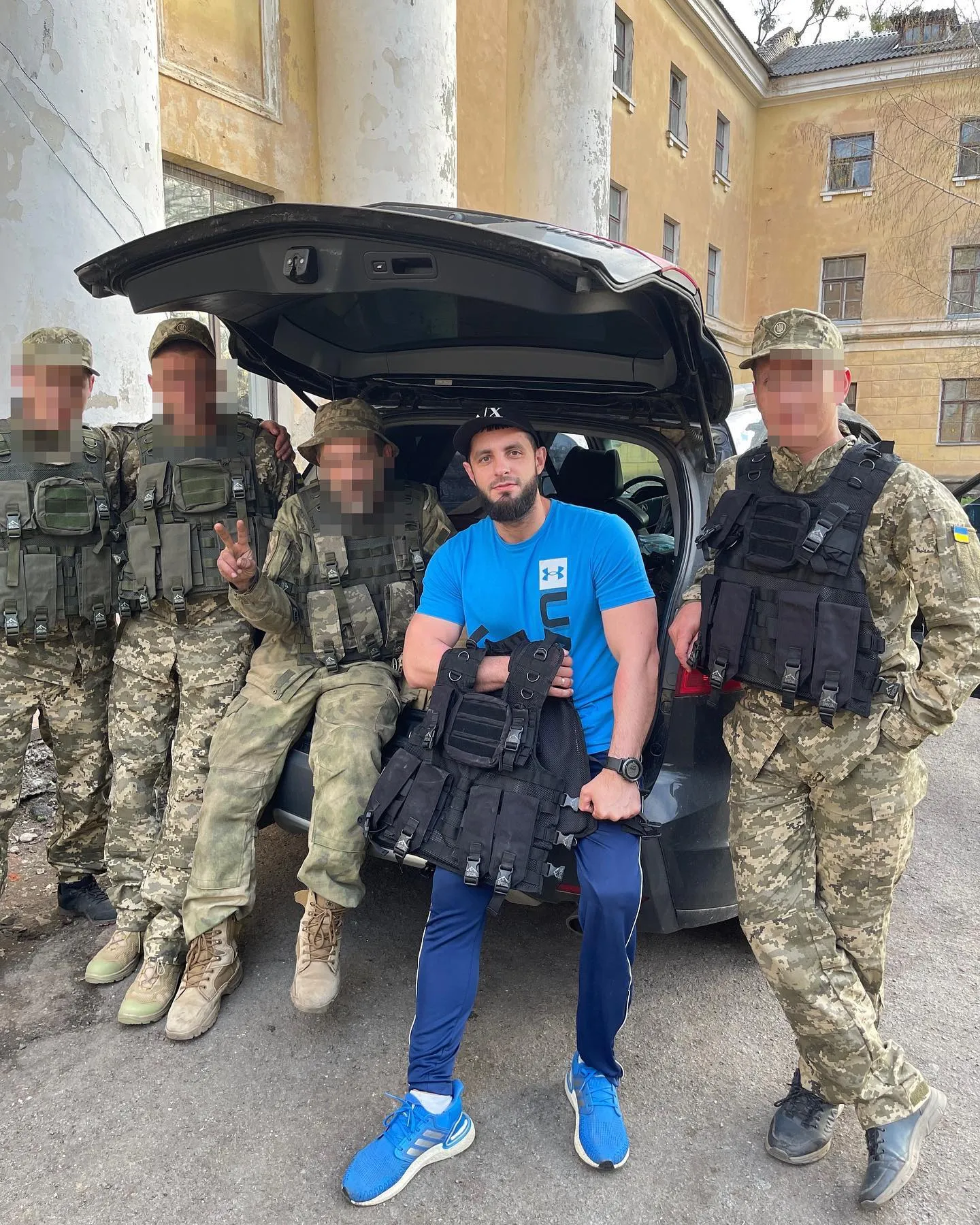 Ємельянов активно допомагає ЗСУ Ємельянов активно допомагає ЗСУ