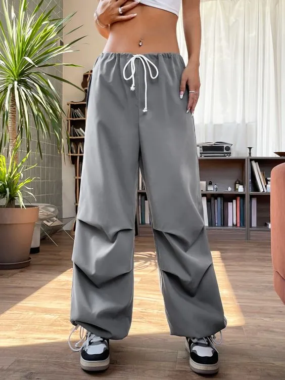 Трендові штани на весну 2023