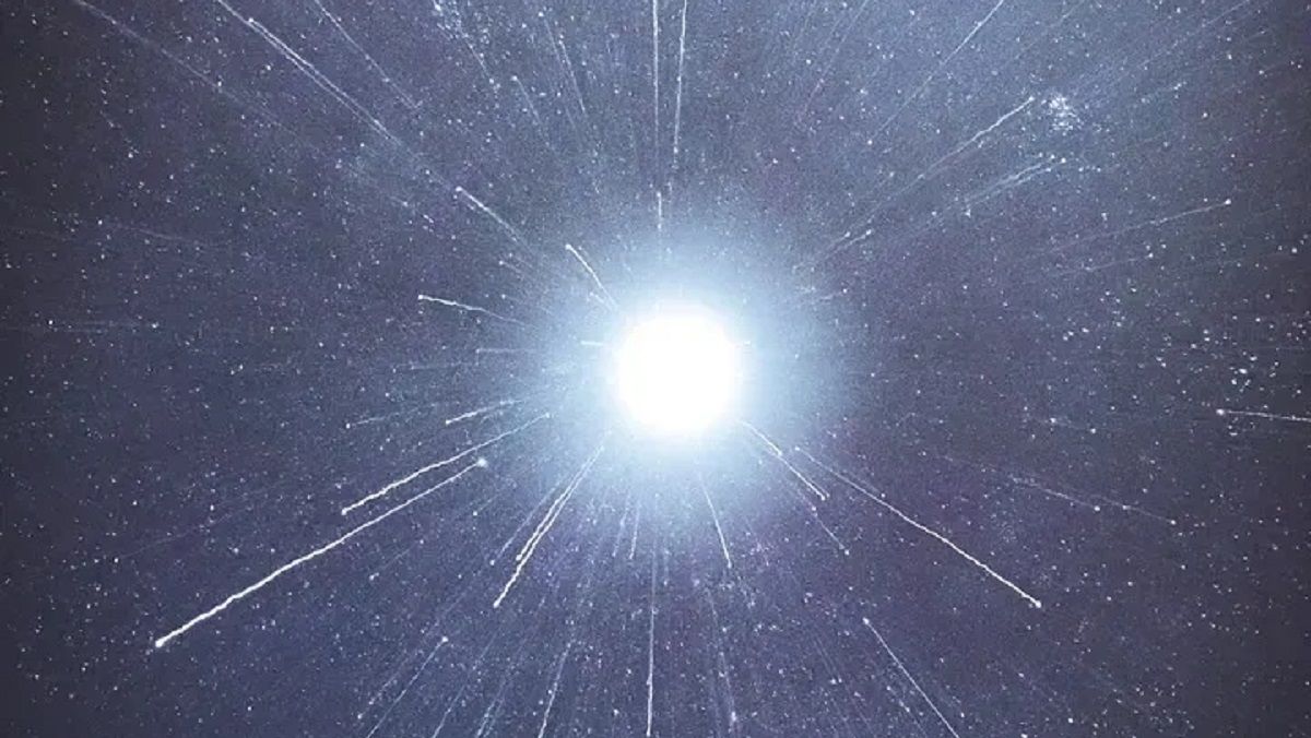 Гравітація впливає на світло і навпаки Гравітація впливає на світло і навпаки