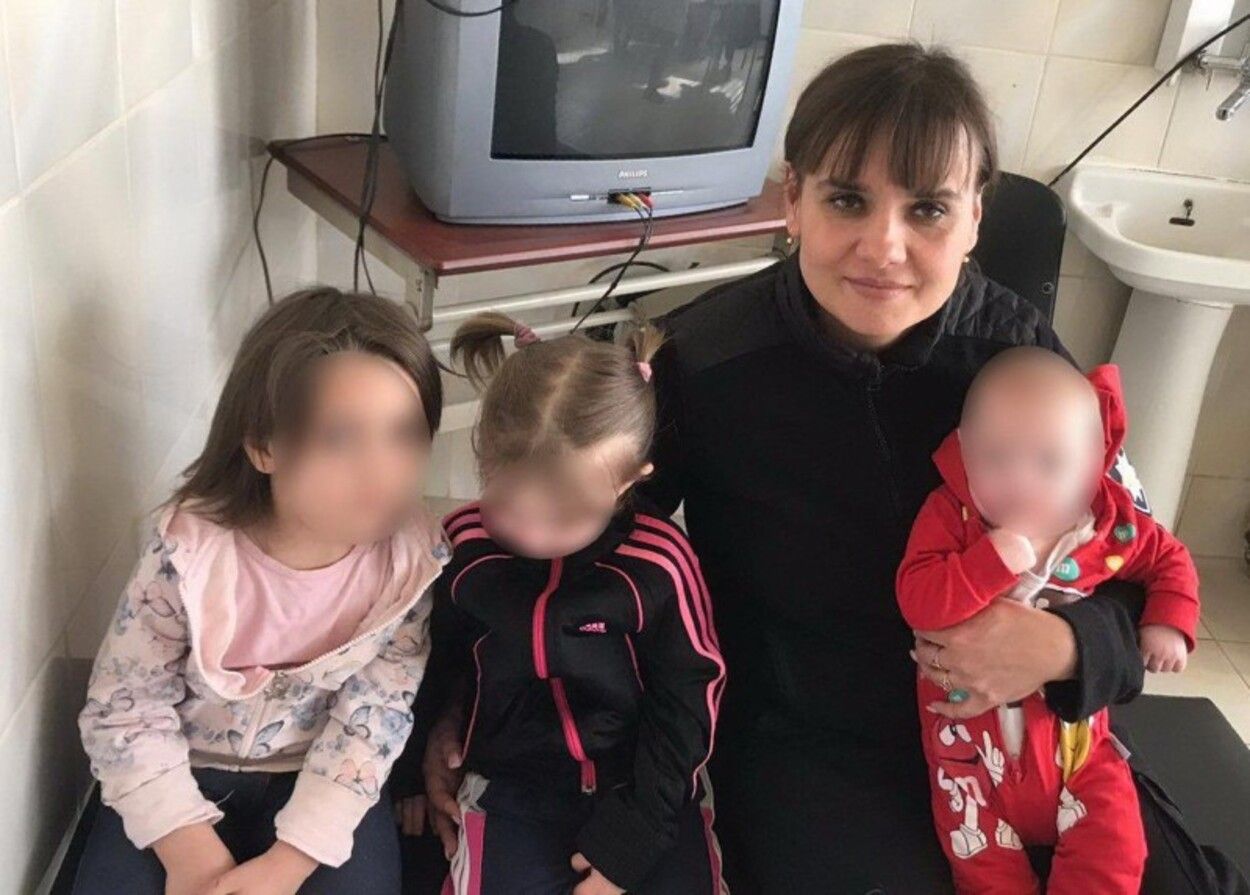 Полицейские забрали детей у матери на Закарпатье - женщина оставила их больной родственнице - 24 Канал