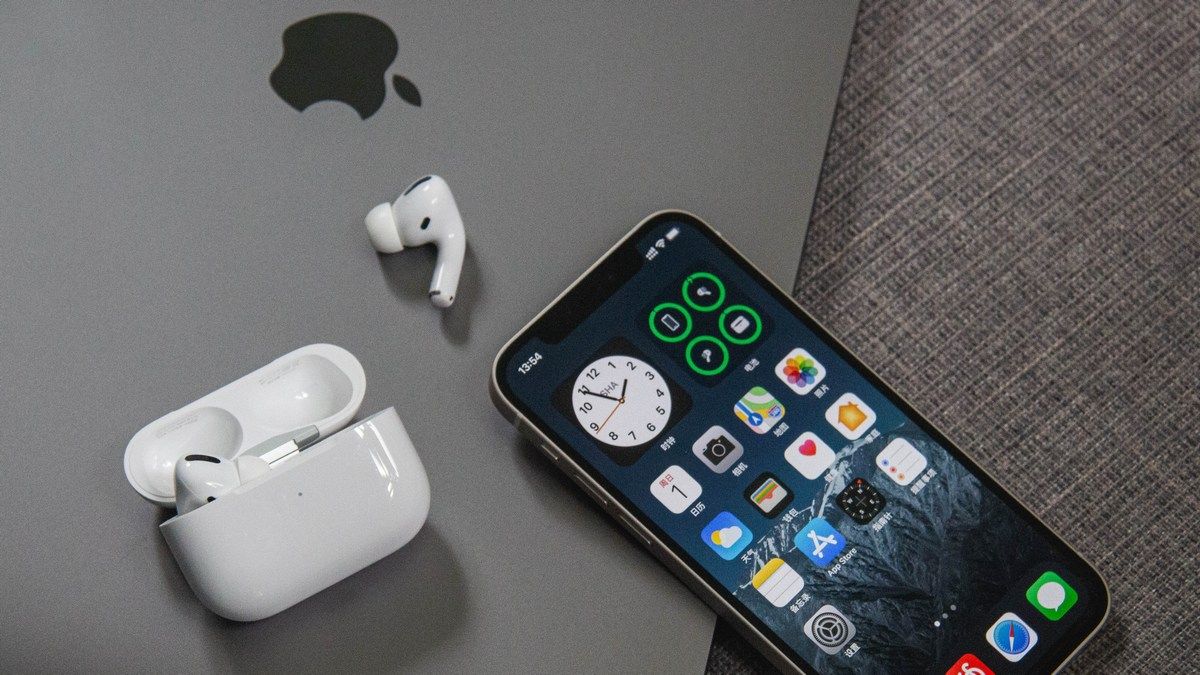 Apple розблокує сторонні магазини додатків в iOS 17 Apple розблокує сторонні магазини додатків в iOS 17