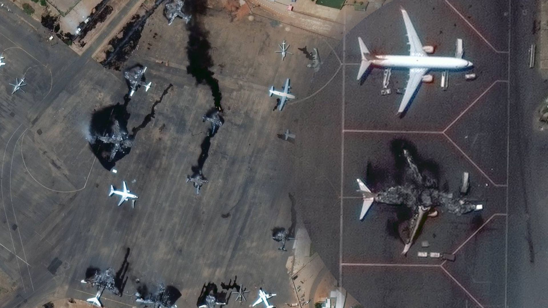 Украинский самолет SkyUp полностью уничтожен в Судане