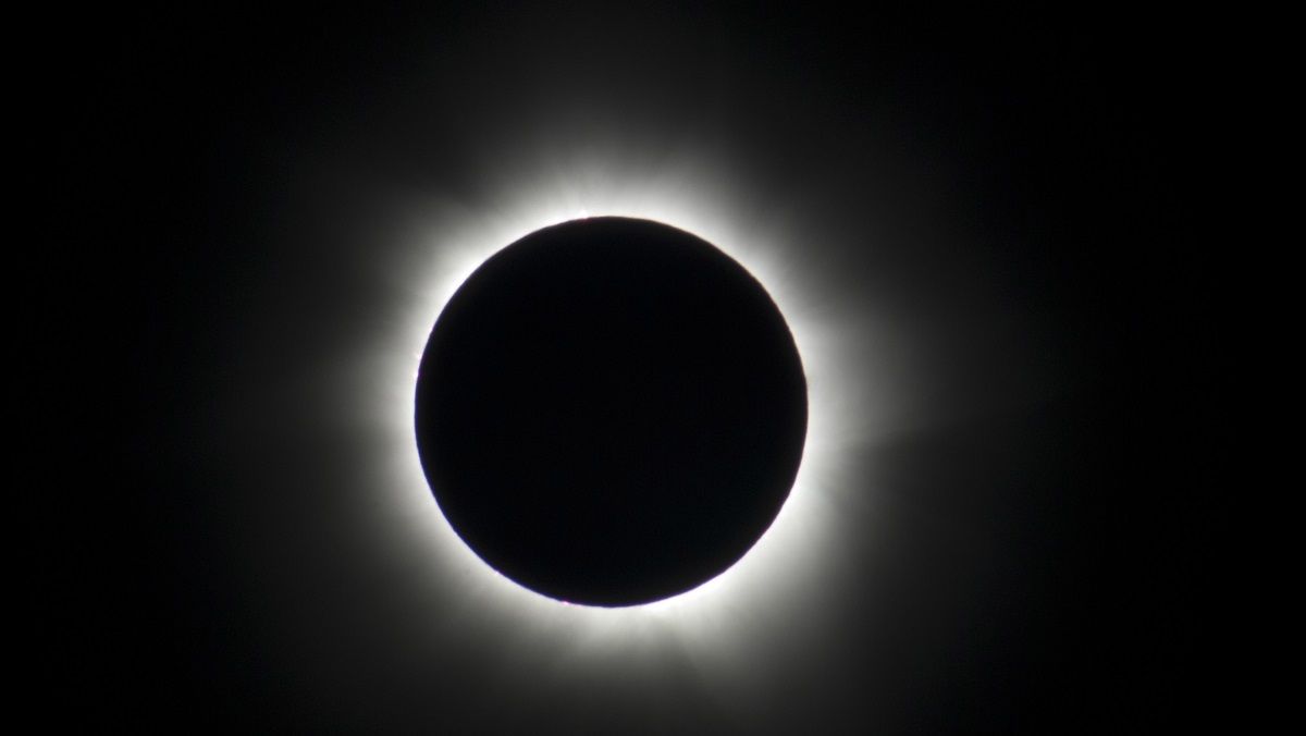 Сонячне затемнення у квітні 2023