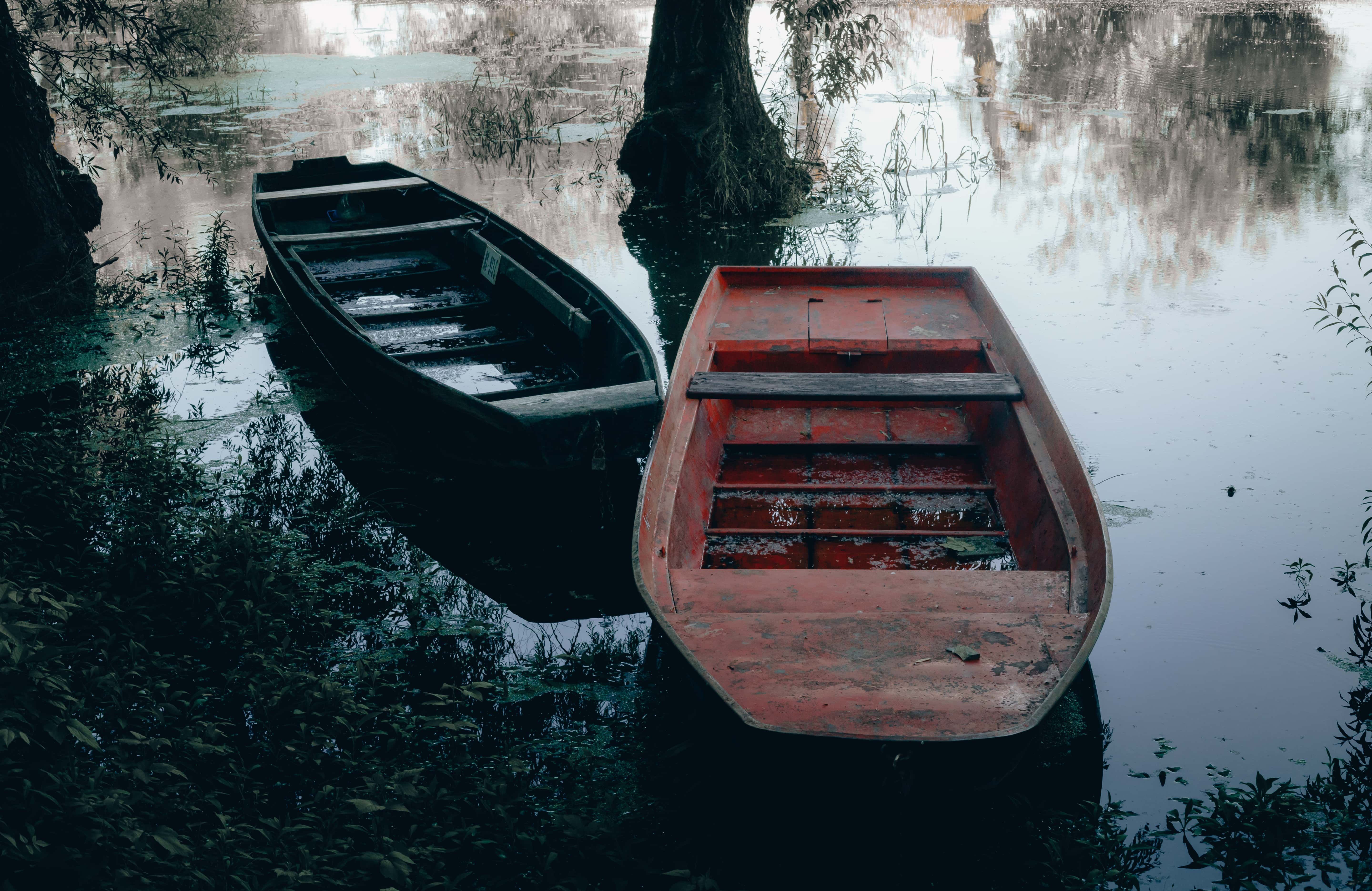 оккупанты изымают лодки у гражданских оккупанты изымают лодки у гражданских