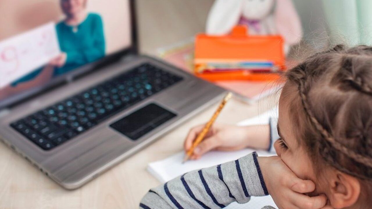 Шкільні предмети - як врятувати українських учнів від навантаження - зарплата вчителя Шкільні предмети - як врятувати українських учнів від навантаження - зарплата вчителя