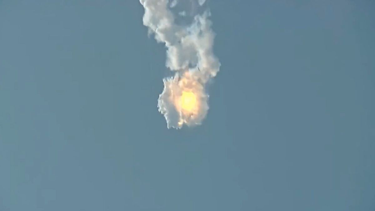 SpaceX взорвала ракету Starship в полете