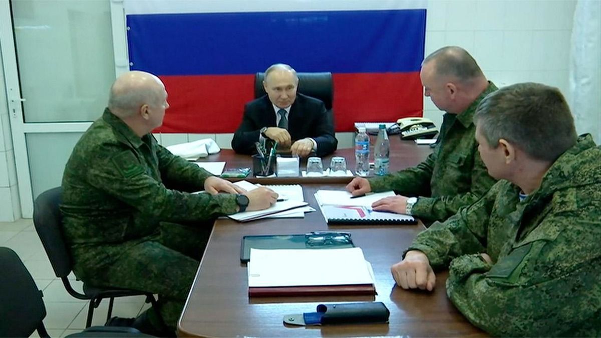 Путін провів нараду з військовими на окупованих територіях