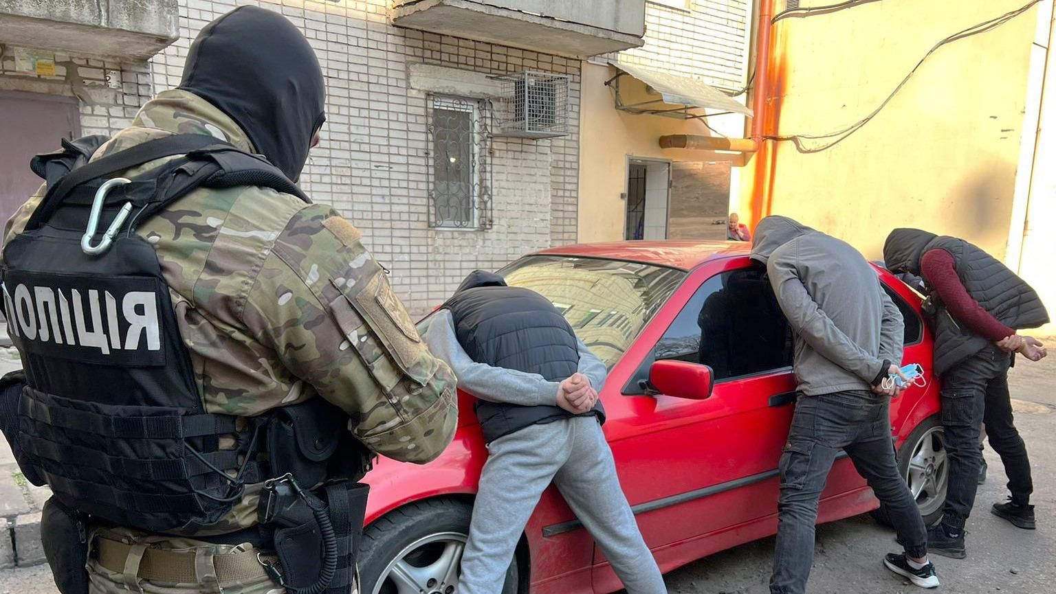 Вивели кошти з карток тисяч українців: поліція викрила 2 великі угрупування - 24 Канал