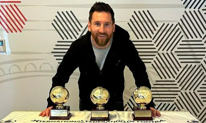 Ліонель Мессі з нагородами Ліонель Мессі з нагородами