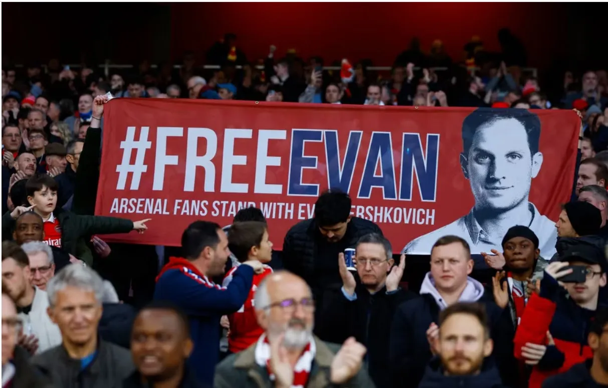 Акція підтримки від фанатів Арсенала Акція підтримки від фанатів Арсенала