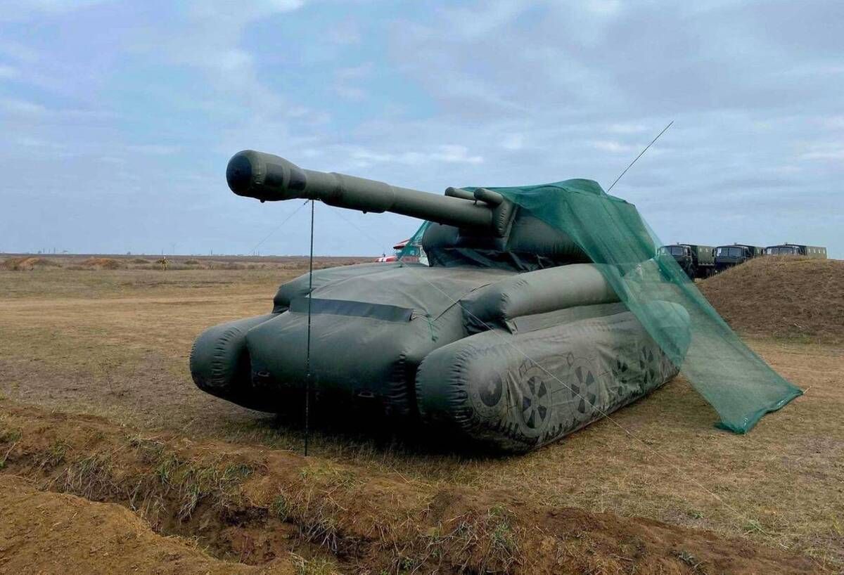 Как ВСУ обманывают россиян деревянными HIMARS и надувными танками
