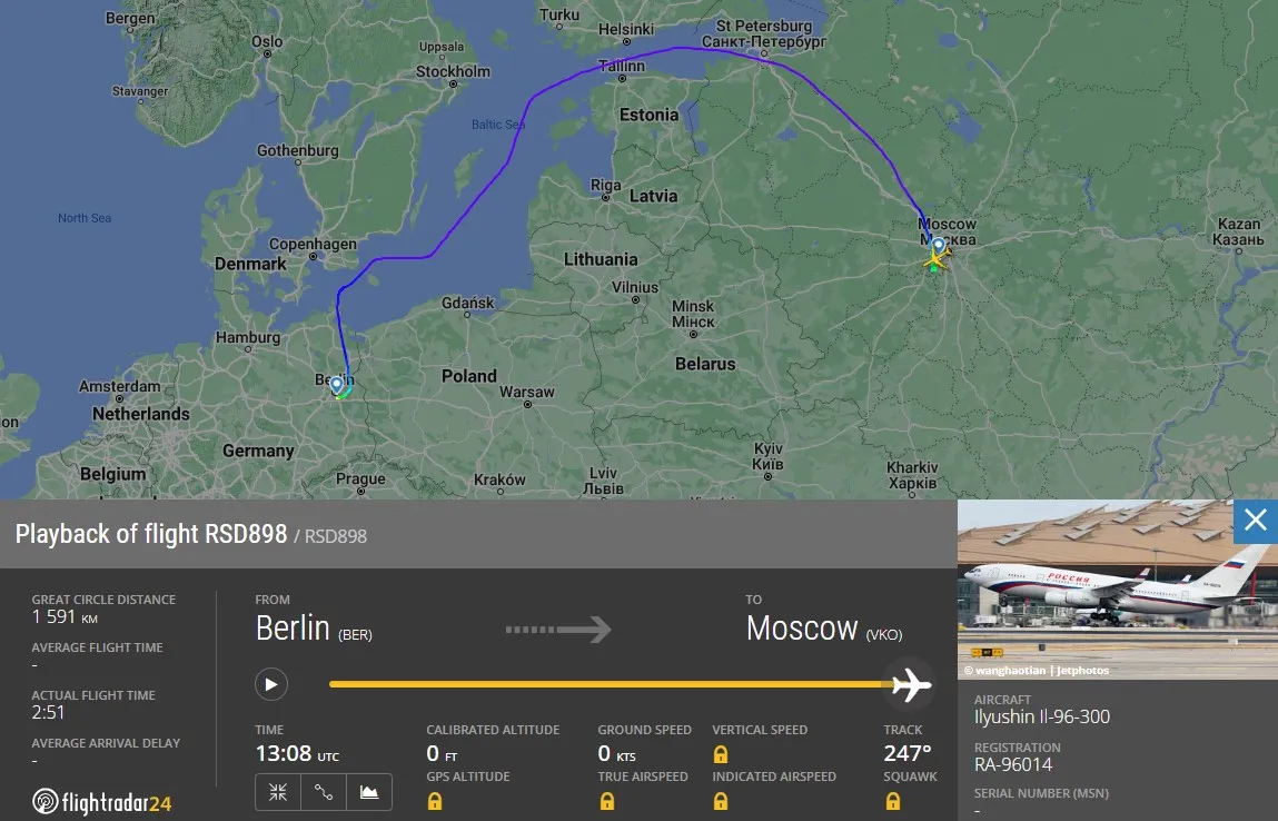 Российский самолет приземлился в Москве
