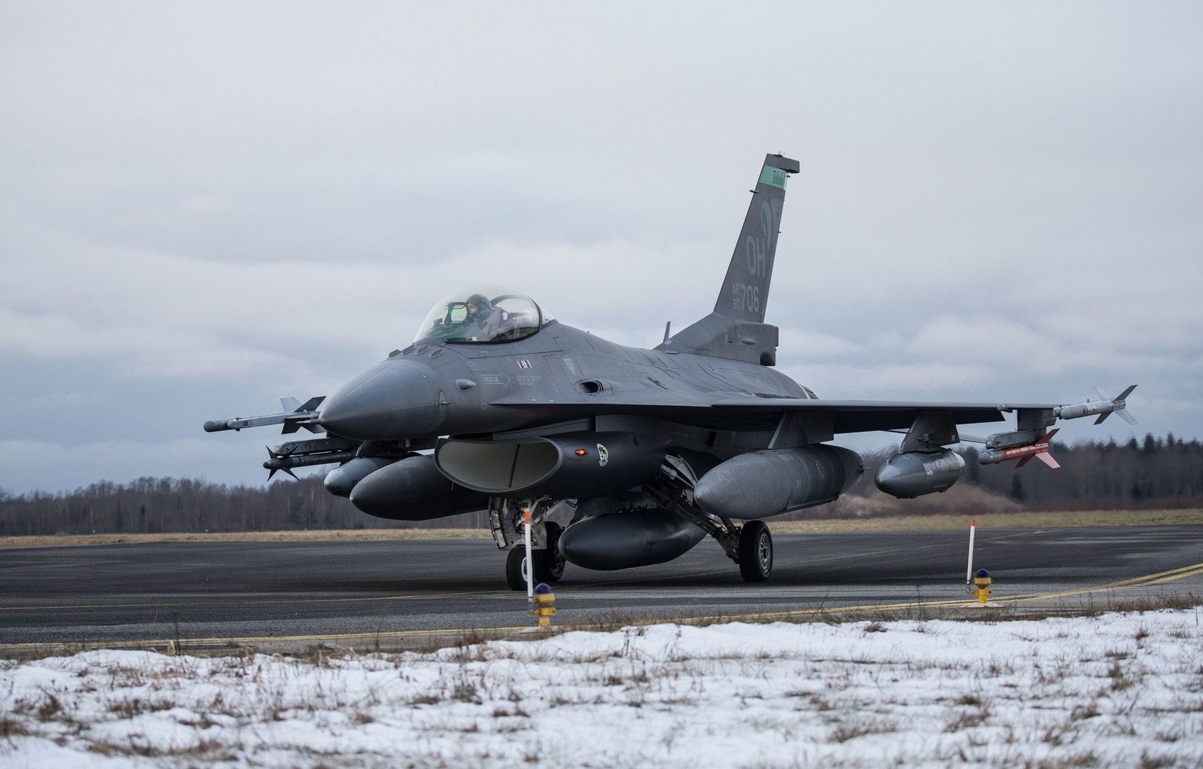 Американский многоцелевой истребитель F-16