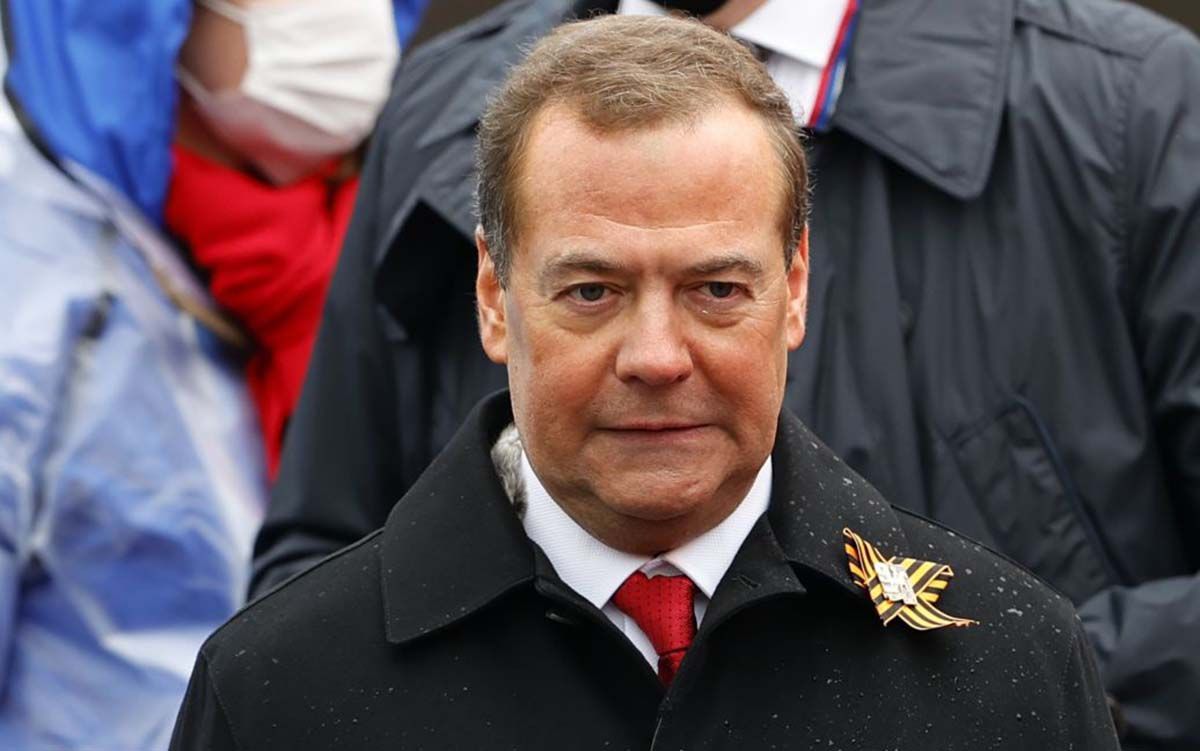 У Медведева снова истерика: ему привиделось "восстановление Речи Посполитой" и война против России - 24 Канал