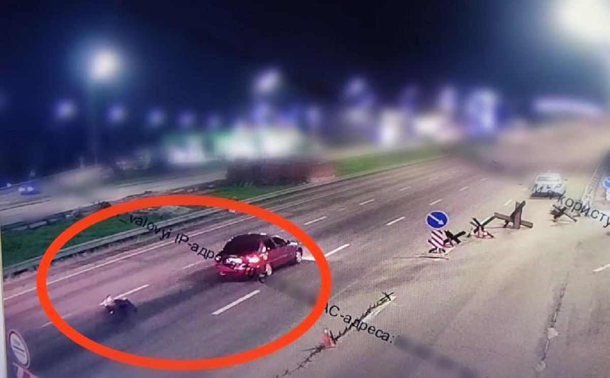 В Киеве авто на скорости сбило патрульного В Киеве авто на скорости сбило патрульного