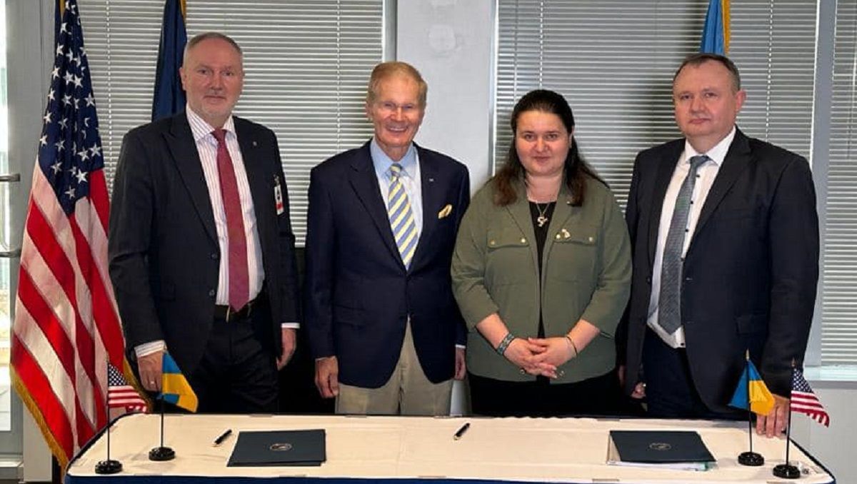 NASA и Госеосмос подписали соглашение о сотрудничестве NASA и Госеосмос подписали соглашение о сотрудничестве