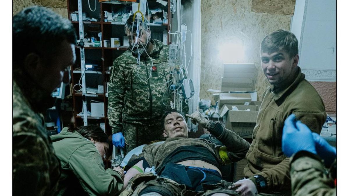 Мережу захопило фото пораненого бійця Мережу захопило фото пораненого бійця