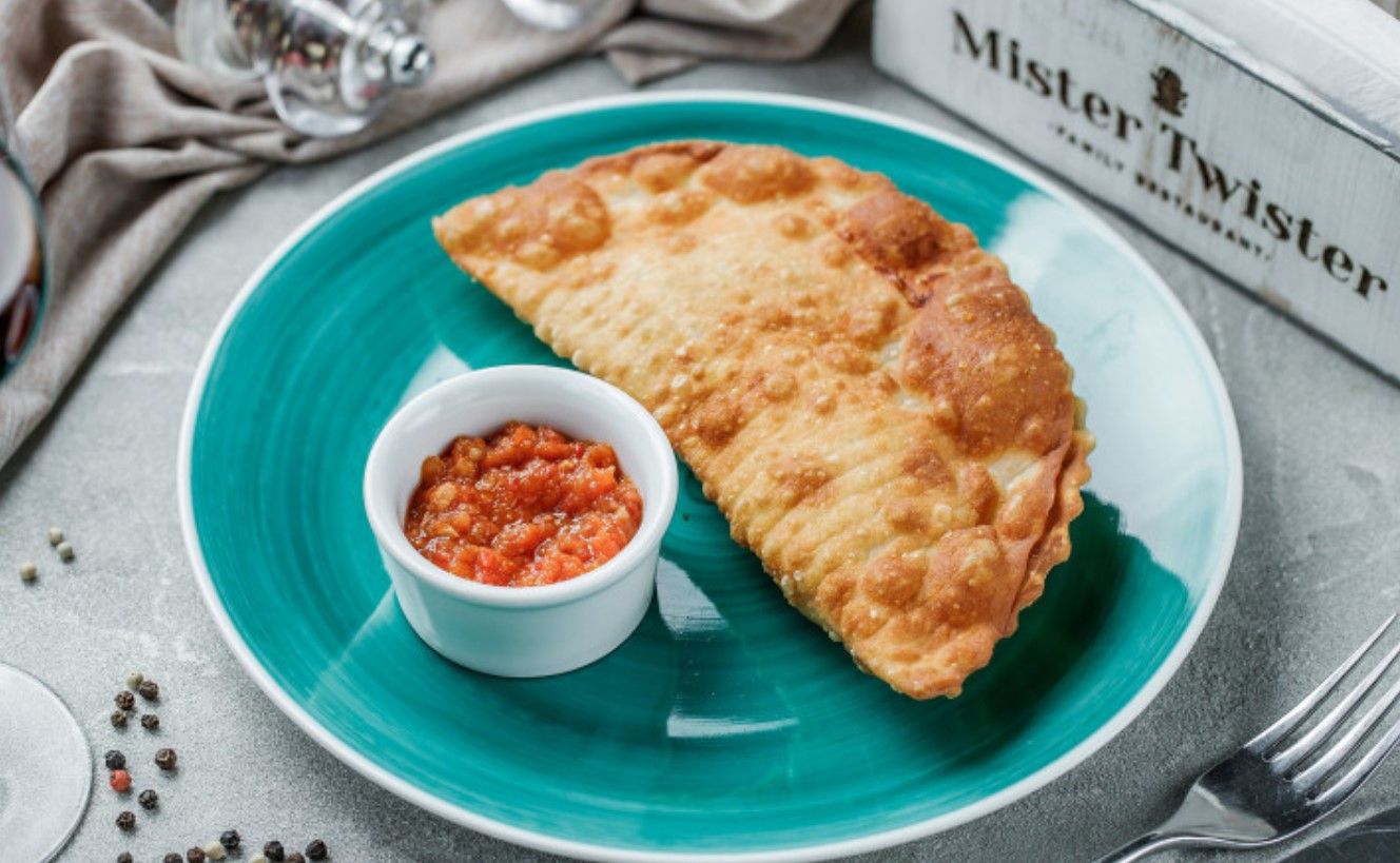 Чебуреки з соусом