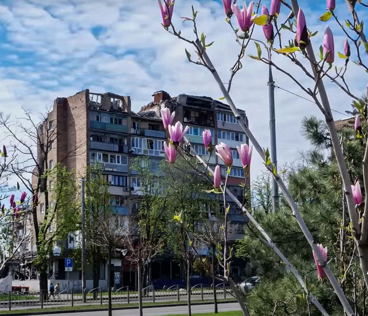 Несмотря на весеннее пробуждение, жизнь в Мариуполе мертва Несмотря на весеннее пробуждение, жизнь в Мариуполе мертва