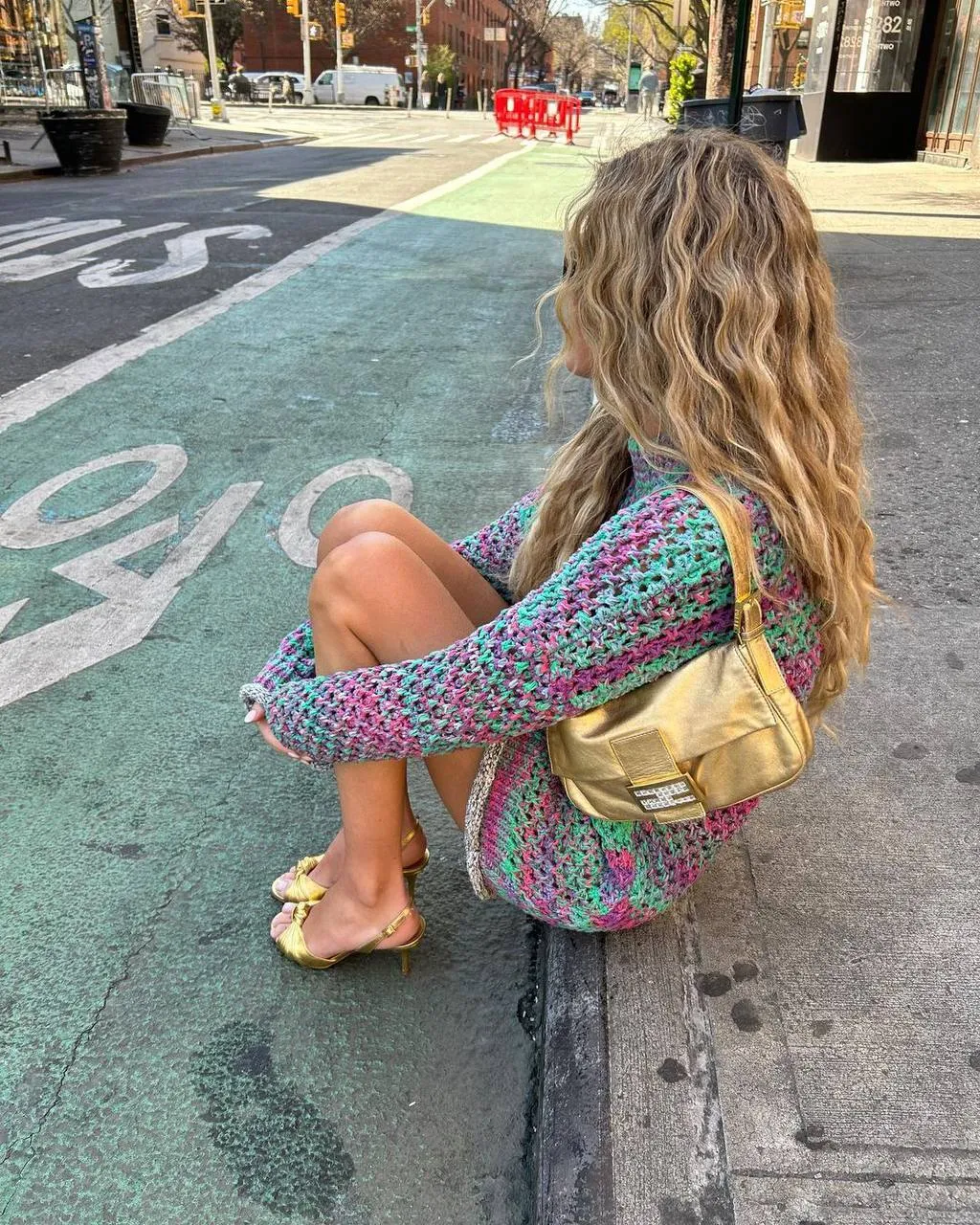 Стильна золотиста сумка на весну 2023 Стильна золотиста сумка на весну 2023