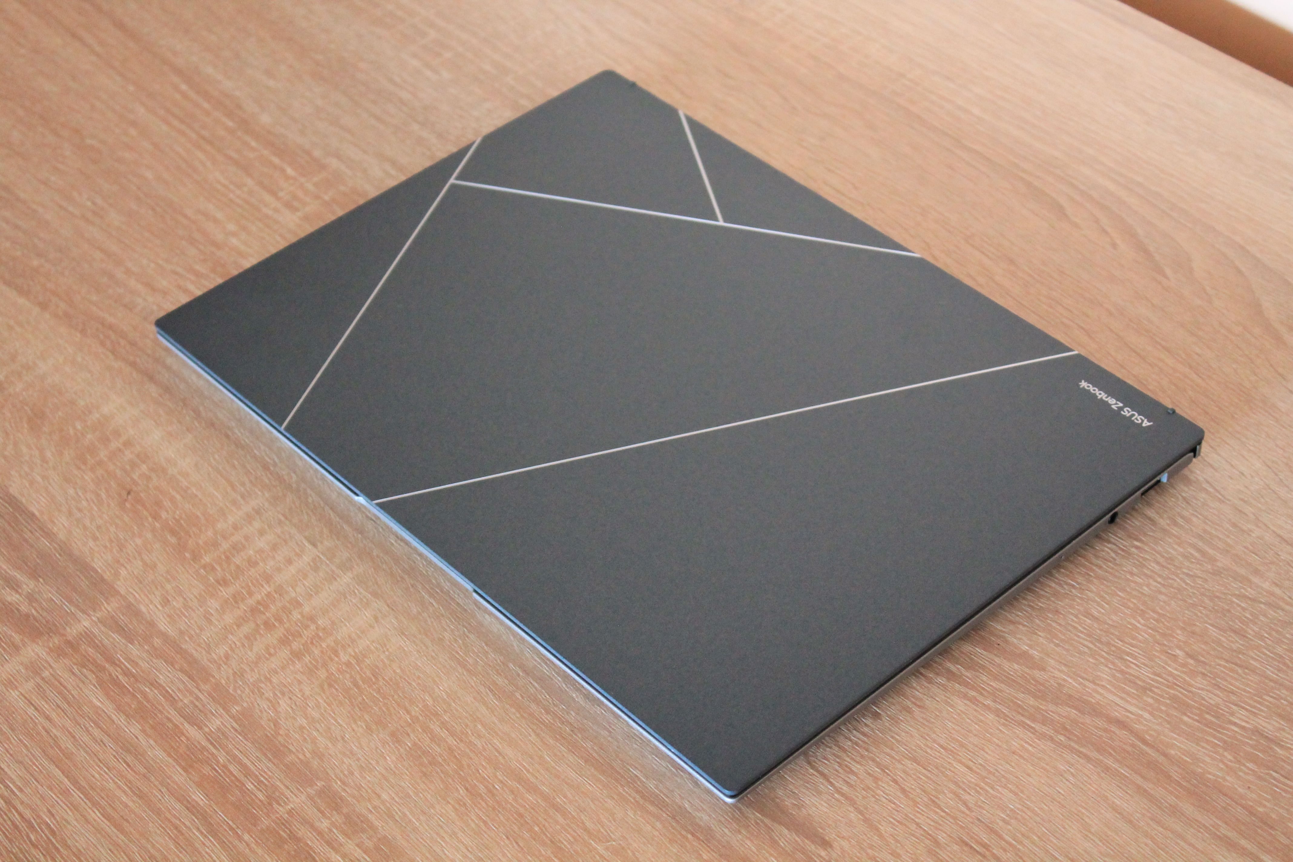 Огляд ASUS Zenbook S 13 OLED Огляд ASUS Zenbook S 13 OLED