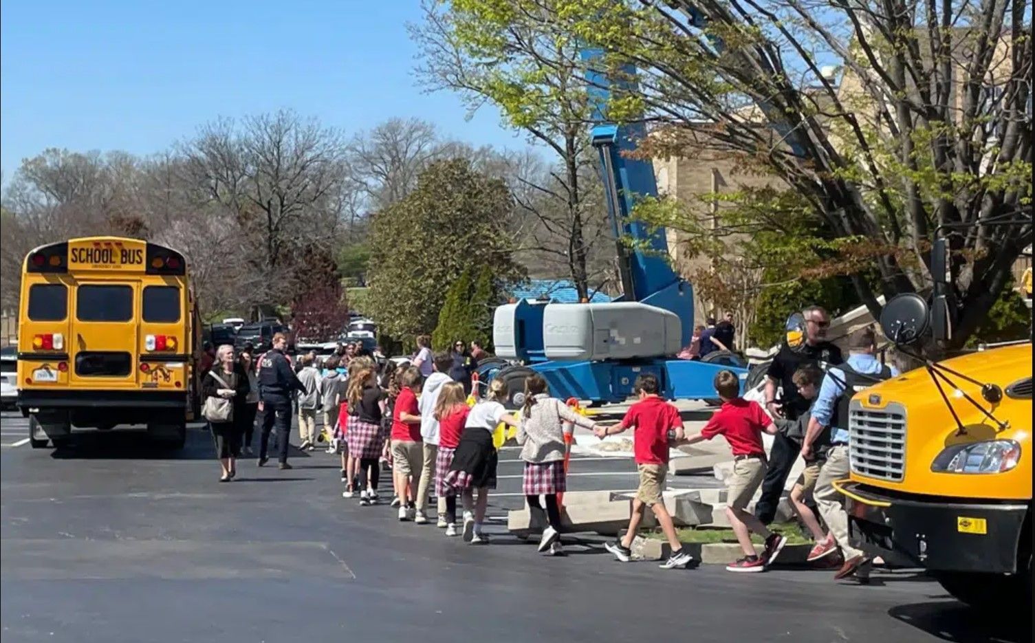 Підліток врятував шкільний автобус від ДТП у США - водійка знепритомніла - відео - 24 Канал Підліток врятував шкільний автобус від ДТП у США - водійка знепритомніла - відео - 24 Канал