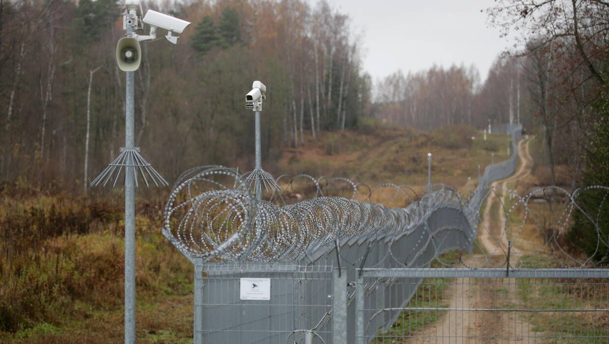Польща майже добудувала "стіну" на кордоні з Білоруссю