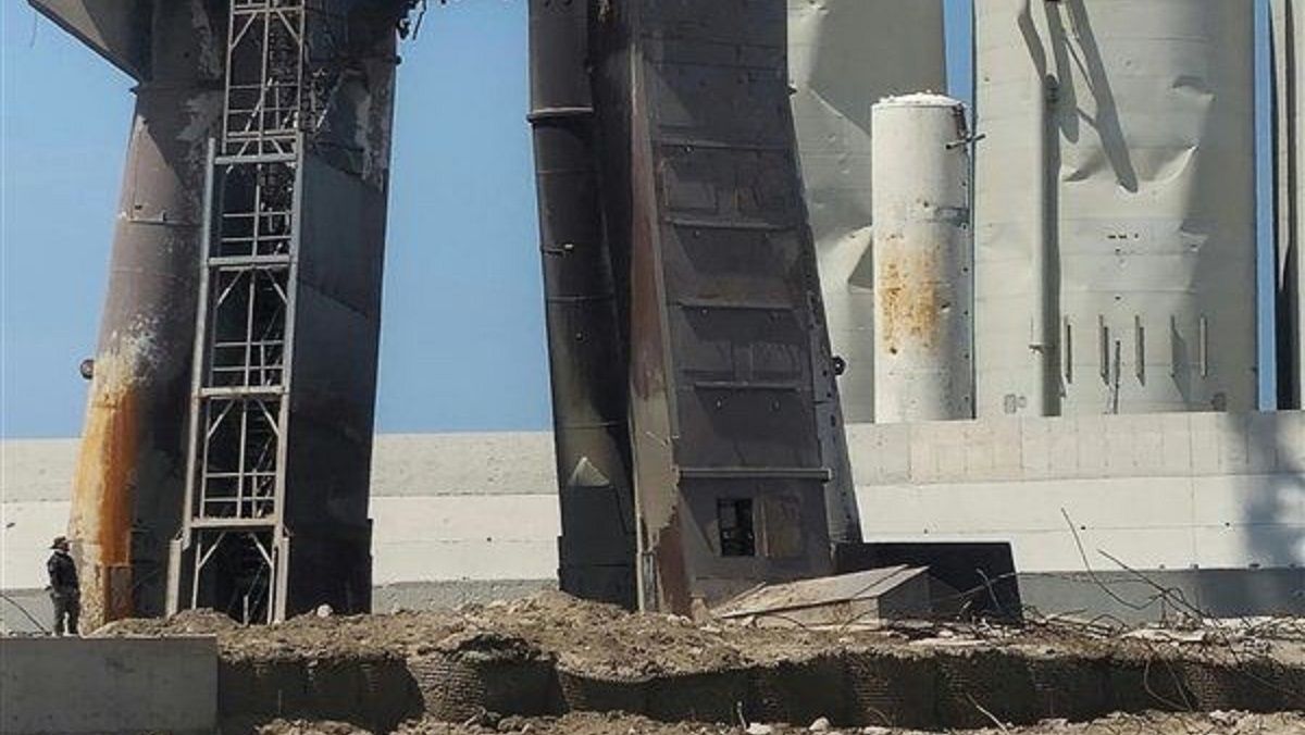 Стартовий майданчик після запуску Starship фактично знищений Стартовий майданчик після запуску Starship фактично знищений