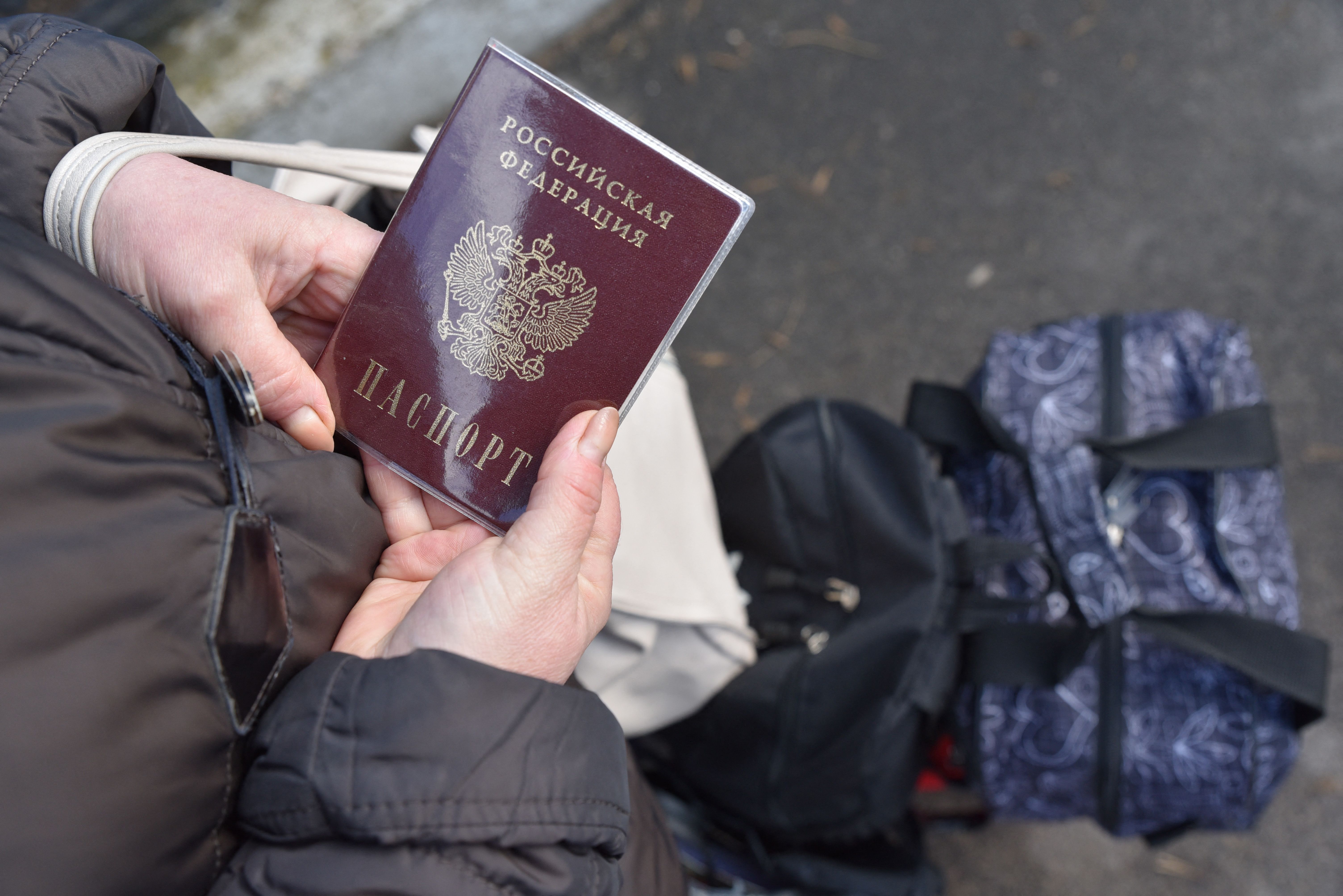 На оккупированных территориях склоняют к получению российского паспорта