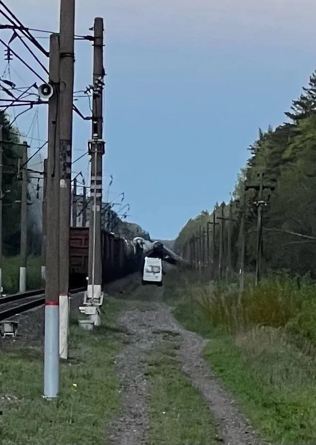 Слышали 3 взрыва: в Брянской области – снова подрыв на железной дороге, опрокинулись вагоны