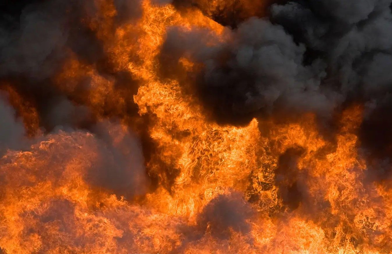  В России произошел пожар в ангарах с вертолетами