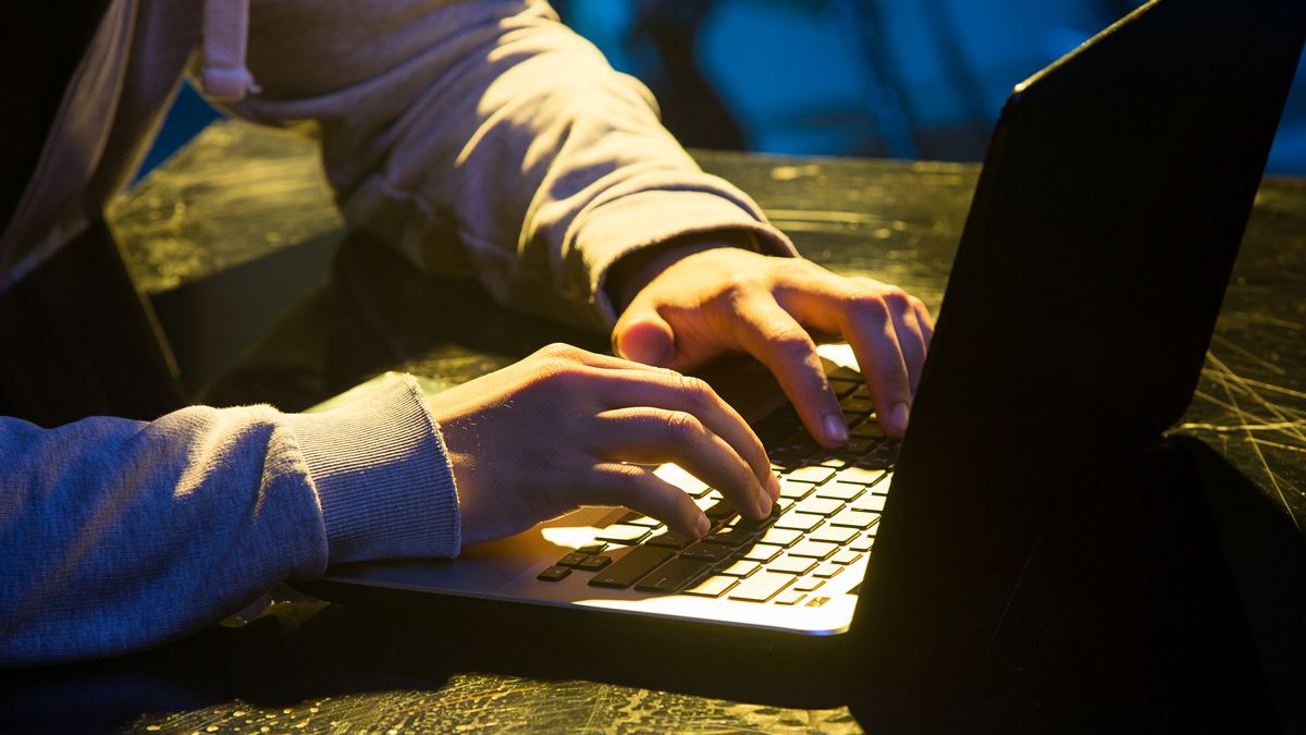 Исследователи обнаружили сеть контент-ферм, генерирующих фейковые новости с помощью ChatGPT Исследователи обнаружили сеть контент-ферм, генерирующих фейковые новости с помощью ChatGPT