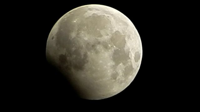 “Penumbral Lunar Eclipse Seen with Naked Eye on May 5th: Photos and Broadcast Recording”