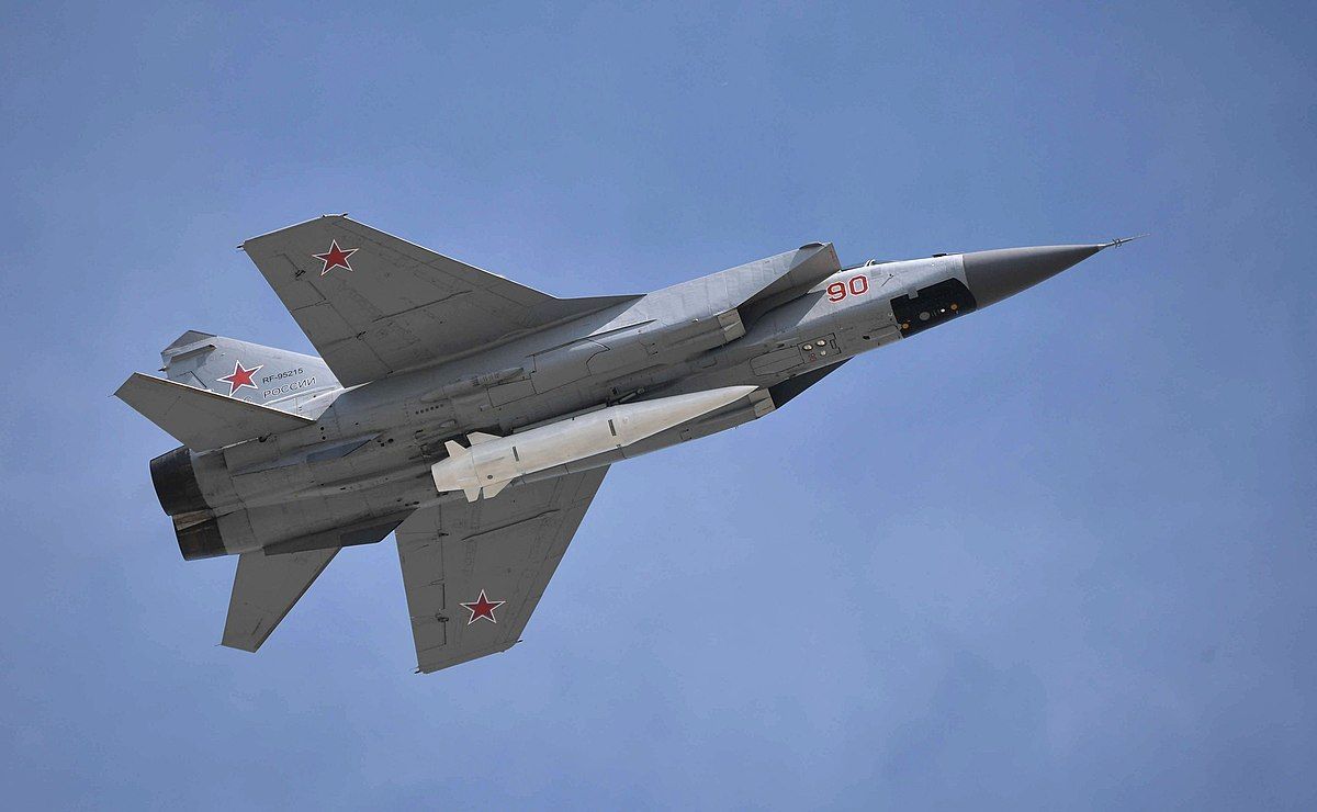 Ракета "Кинжал" размещается на самолете МиГ-31К.