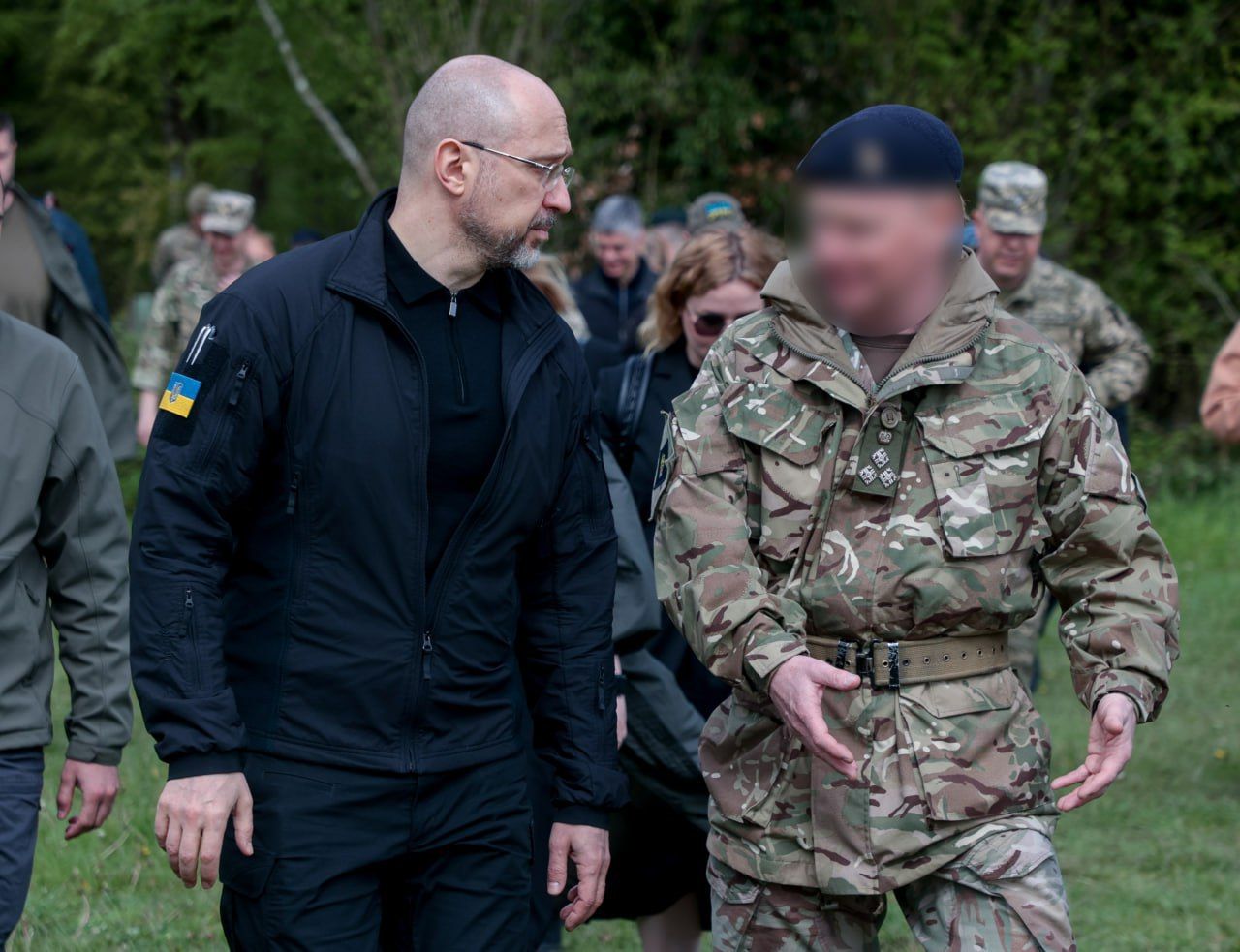 Шмигаль пообщался с украинскими солдатами в Великобритании