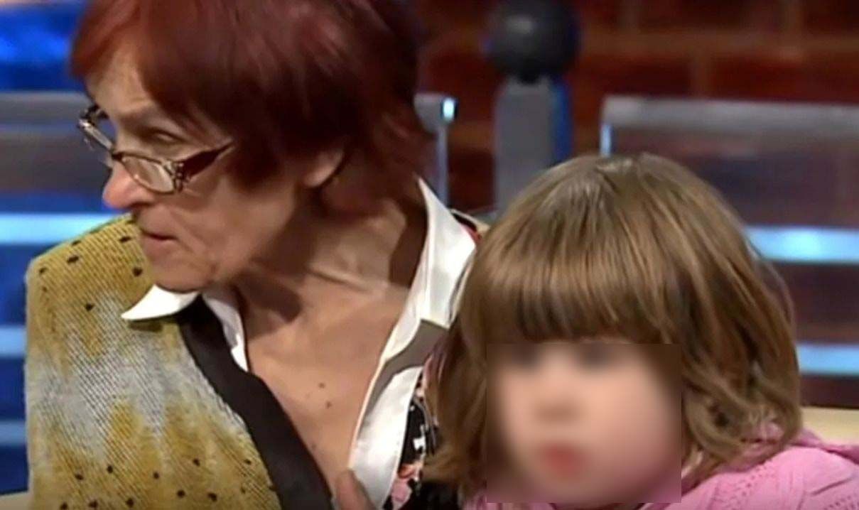 Девочка заявила, что мать должна измениться, если она любит ее Девочка заявила, что мать должна измениться, если она любит ее