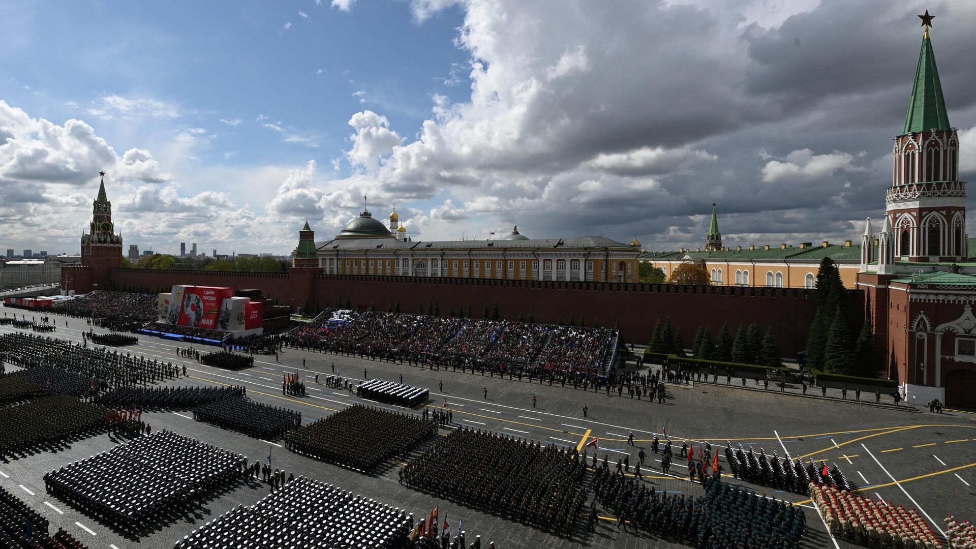 Может быть даже химическое оружие: какую провокацию может готовить Россия к параду в Москве - 24 Канал