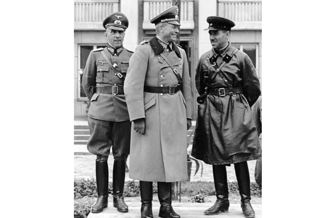 Совместный парад в Бресте Совместный парад в Бресте