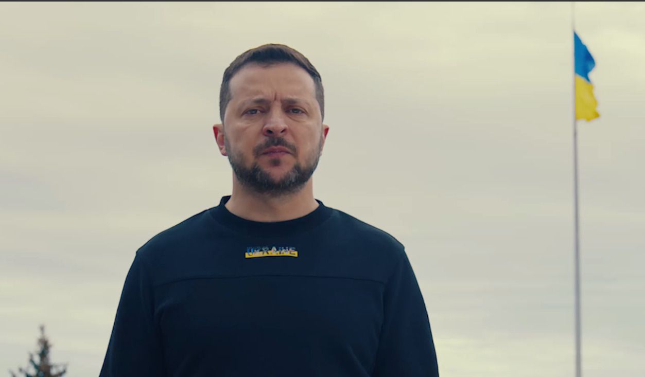 Зеленський звернувся до українців у День пам'яті та примирення Зеленський звернувся до українців у День пам'яті та примирення
