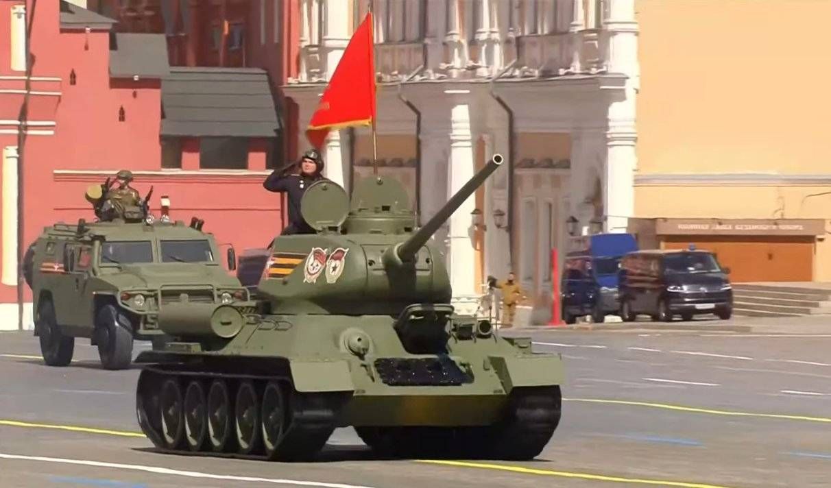 Танк Т-34 украинского производства засветился на параде в Москве 9 мая 2023 - 24 Канал