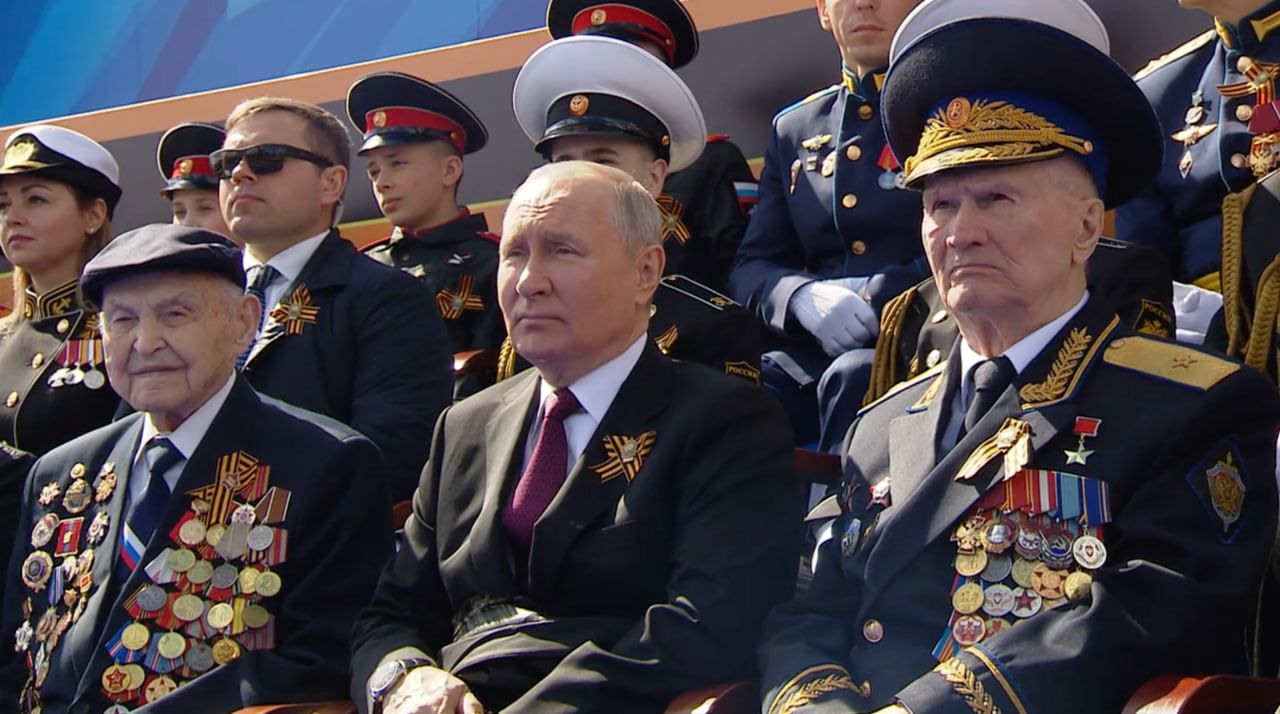 Путін на параді був явно чимось незадоволений 