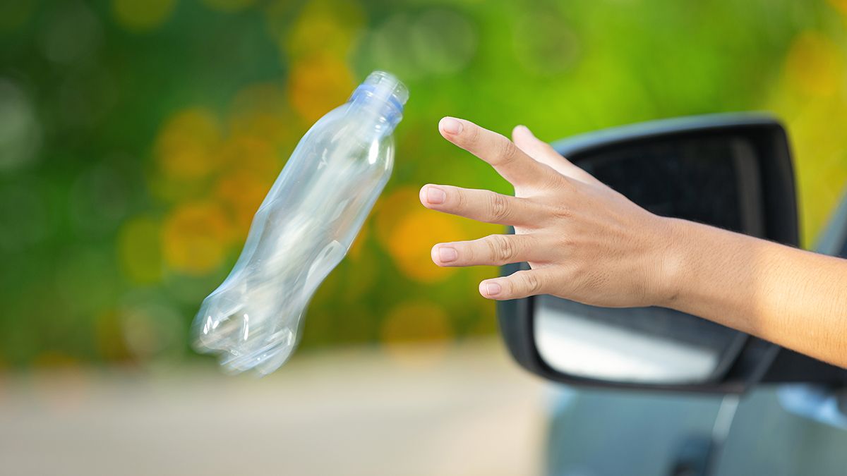 Британія тестує камери зі штучним інтелектом для відстеження водіїв, які смітять на дорогах Британія тестує камери зі штучним інтелектом для відстеження водіїв, які смітять на дорогах