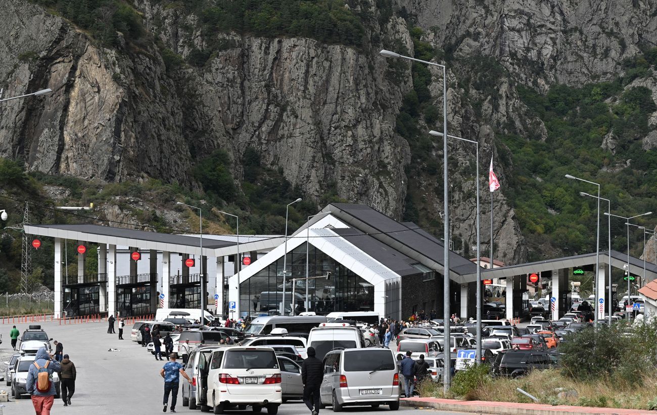 КПП "Верхній Ларс" на кордоні між Грузією та Росією КПП "Верхній Ларс" на кордоні між Грузією та Росією